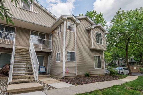 16 Ray Ct, Bedminster NJ  07921-1632 exterior