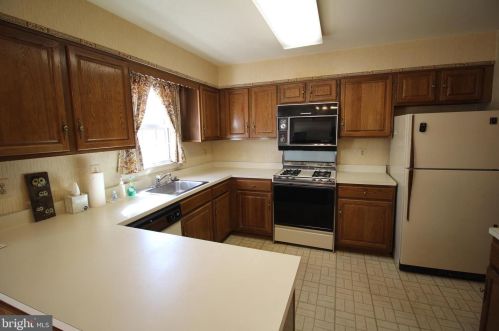 7705 Jewelweed Ct, Springfield, VA 22152-3145