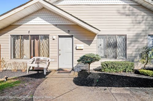 182 Coventry Dr, Lakewood, NJ 08701-1452