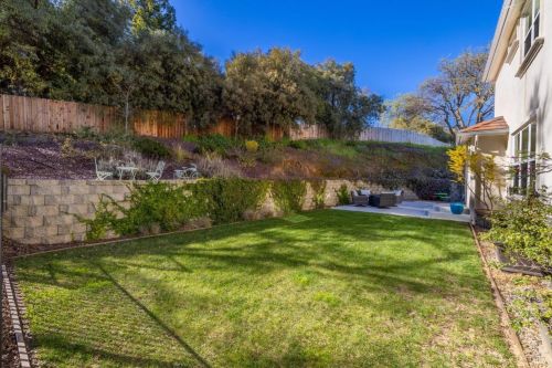2054 Zinfandel Ct, Vacaville CA  95688-2829 exterior