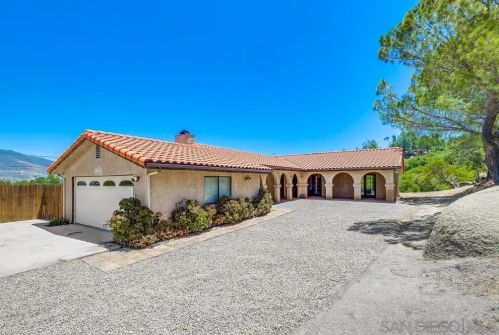 1455 Lynn Oak Dr, Alpine, CA 91901-2335