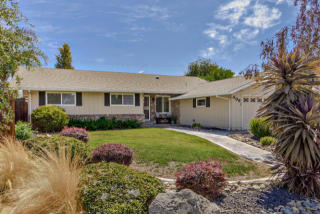 409 Greenwood Dr, Woodland, CA 95695-4416