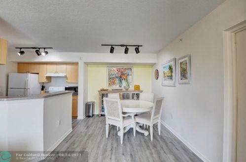 704 Villa Cir, Boynton Beach, FL 33435-8914