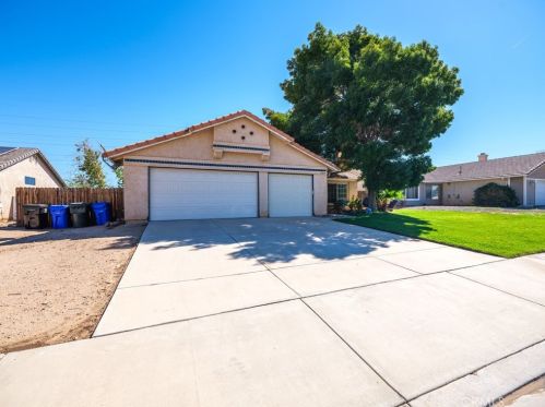 13039 Snowview Rd, Victorville, CA 92392-6706