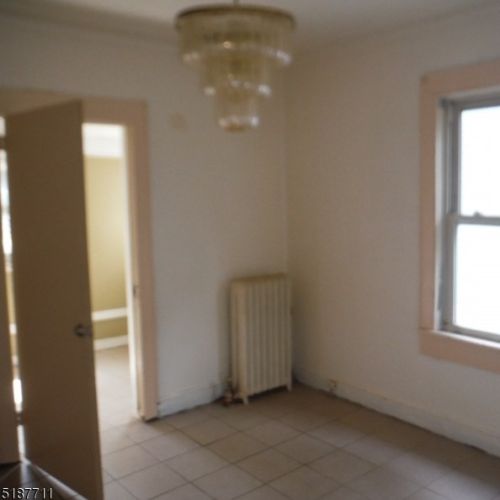 708 Chestnut St, Roselle NJ  07203-1948 exterior