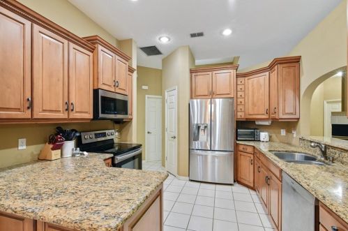 313 Plantation Club Dr, De Bary, FL 32713-2219