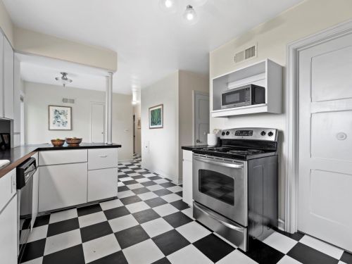 4114 Lk Dr, Milwaukee WI 53211-1719 exterior