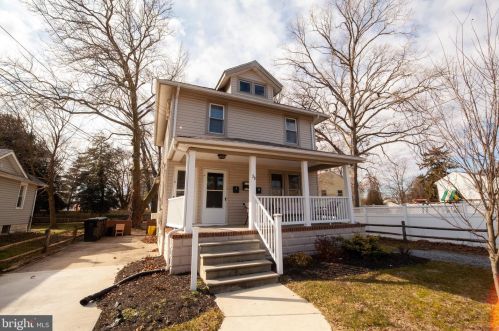 39 Egg Harbor Rd, Berlin Boro, NJ 08009-2016