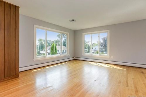 7 Bayberry Ln, Groton CT  06340-6001 exterior
