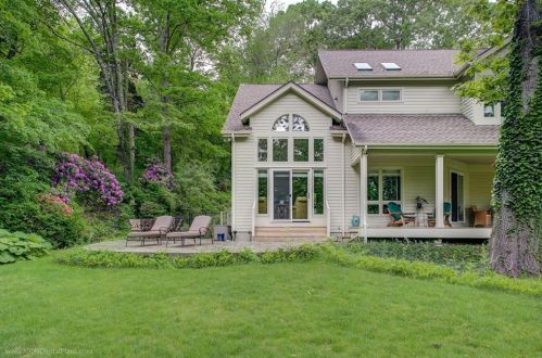306 Walmsley Ln, South Kingstown RI  02874-3618 exterior