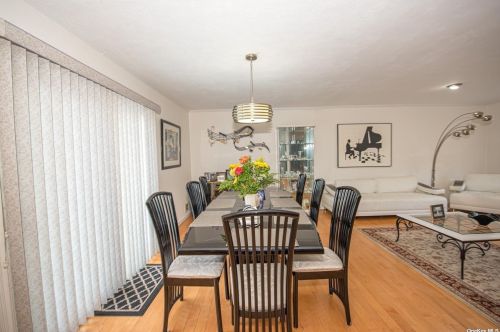 28 Hammond Rd, Elwood NY  11731-4810 exterior