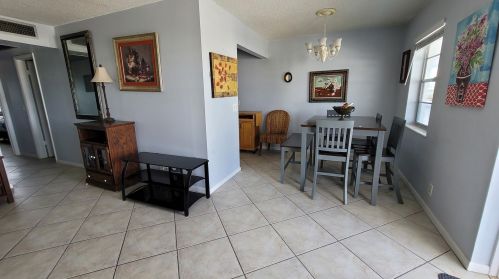 147 Chatham G, West Palm Beach FL  33417-1823 exterior