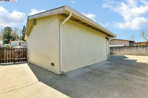 940 Marlesta Rd, Pinole CA  94564-2609 exterior