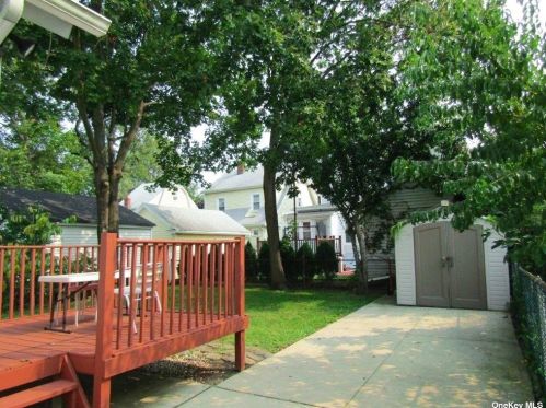 53 Hinsdale Ave, Floral Park, NY 11001-1503