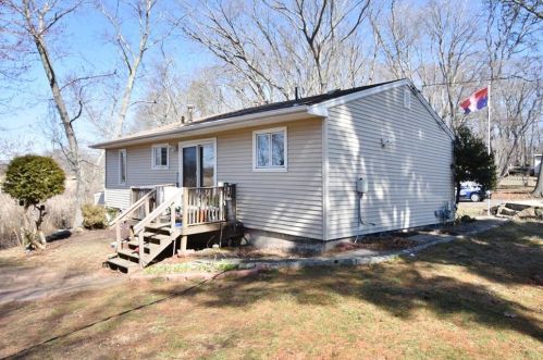 27 Hamilton Ave, Warwick RI  02886-9609 exterior