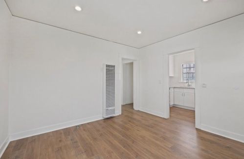 2436 Adriatic Ave, Long Beach CA 90810-3313 exterior