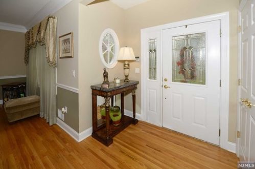 11 Garden Ct, Ho Ho Kus, NJ 07423-1404