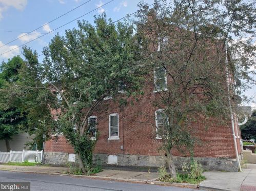 401 Fairview Ave, Lancaster PA  17603-5700 exterior