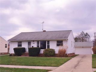 7560 Malibu Dr, Cleveland, OH 44130-5940