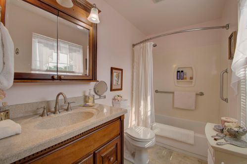 3916 Buckhill Dr, Covington KY  41018-2964 exterior