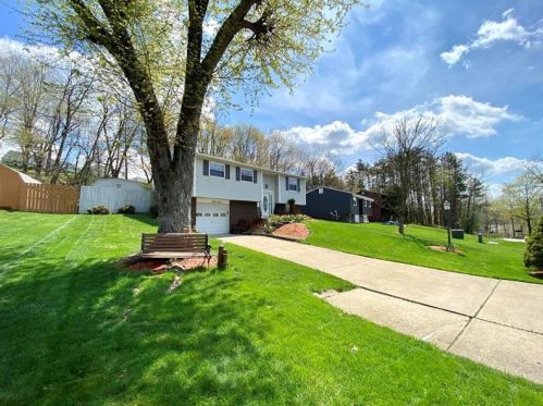 1881 Wallace Rd, Library, PA 15129-8946