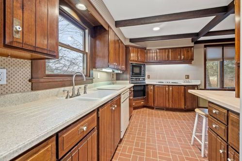 2387 Fairhill Rd, Sewickley PA  15143-9004 exterior