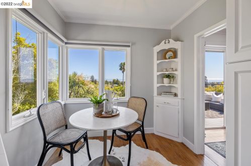 2463 Burlington St, Oakland CA 94602-2515 exterior