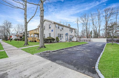 119 Cardinal Ln, Islip Manor, NY 11751-3335