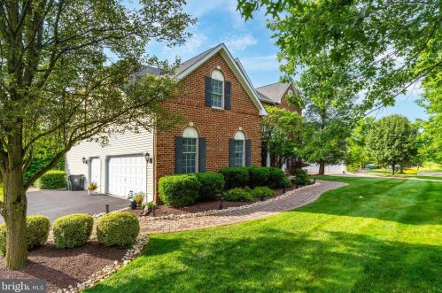 40 Addis Dr, Southampton, PA 18966-1166