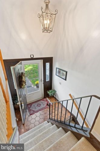 16309 Poplar Hill Rd, Haymarket VA  20169-2101 exterior