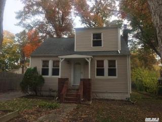91 Adirondack Dr, Selden, NY 11784-3241