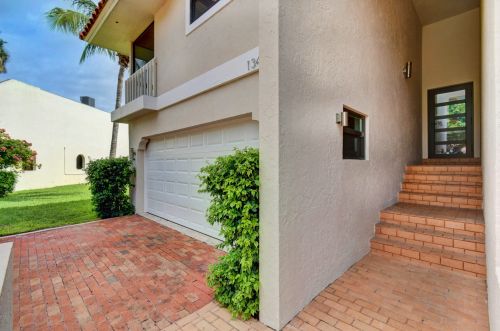 134 Harbor Cir, Delray Beach FL  33483-8005 exterior