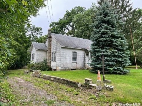 400 Nakomis Rd, Southold, NY 11971-4845