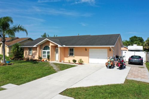 2431 Marseille St, Fort Pierce, FL 34952-7282
