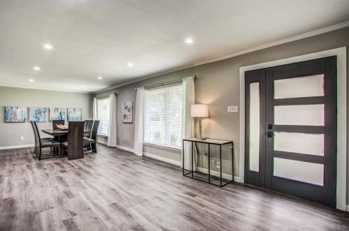 10905 Damon Ln, Dallas TX  75229-3839 exterior