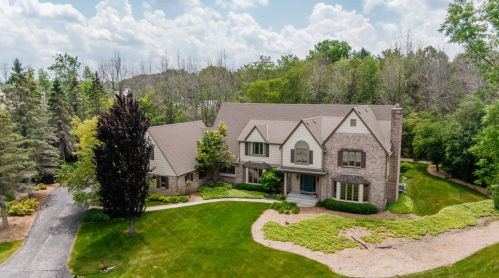 115 Trillium Ct, Thiensville, WI 53092-6100