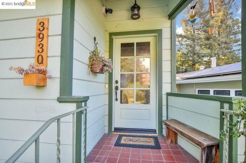 3930 Hanly Rd, Oakland, CA 94602-1827