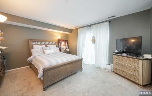 9 Lawrence Ct, Teaneck NJ  07666-6489 exterior