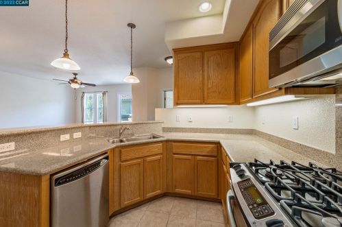 4255 Fitzwilliam St, Pleasanton CA 94568-4573 exterior