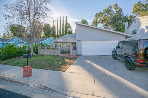27067 Alabastro Dr, Santa Clarita CA  91354-2215 exterior
