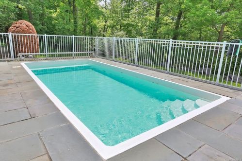 73 Townsend Rd, Mohegan Lake, NY 10547-1850