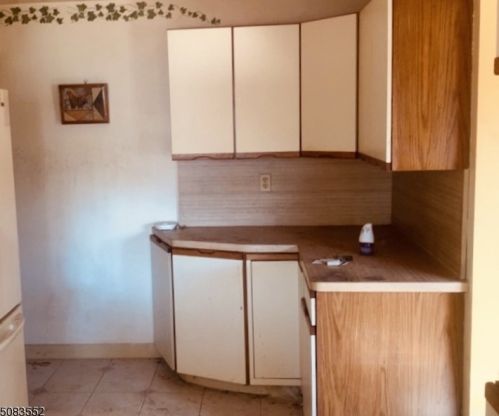 83 Woodcliff Ave, Little Falls NJ  07424-1042 exterior