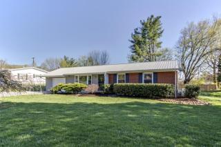4204 Roaming Dr, Knoxville, TN 37912-5851