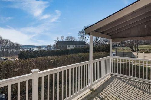 27 Main St, Essex CT  06426-1142 exterior
