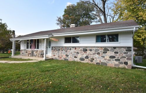 7310 Elberton Ave, Greendale, WI 53129-1626
