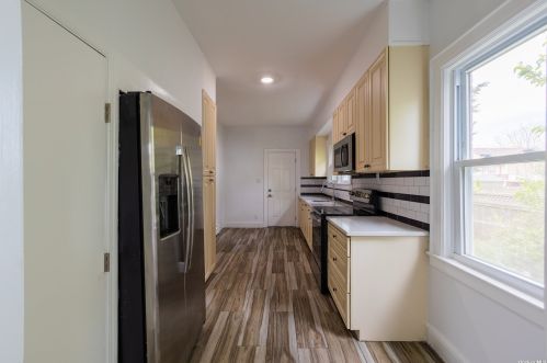434 Dover St, Westbury, NY 11590-3208