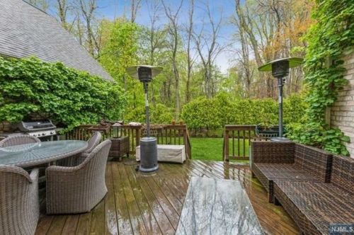 9 Blackledge Ct, Closter NJ  07624-3231 exterior