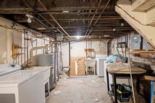 4001 Ctr Ave, Whitaker PA 15120-3417 exterior