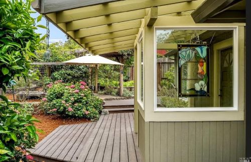 1384 Hurlbut Ave, Sebastopol, CA 95472-2873