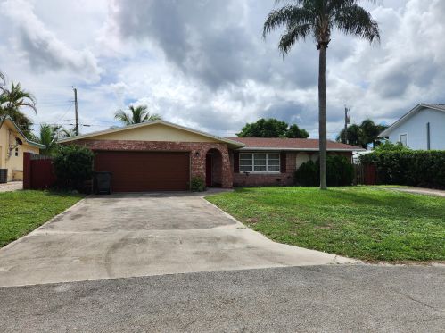 2084 Palm Cir, West Palm Beach, FL 33408-2717